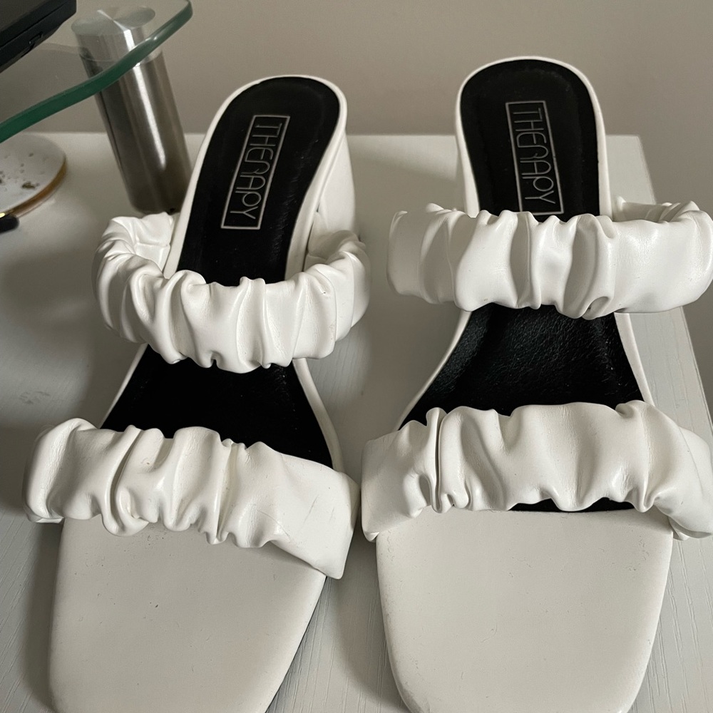 Therapy sandals with block heel white size 7